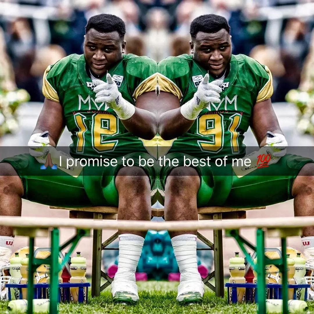 橄榄球选手赛后落泪,背后故事感人 橄榄球选手赛后落泪,背后故事感人