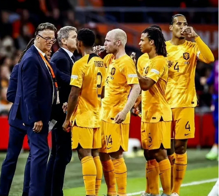 法国队轻取中国队，辛杜高光表现