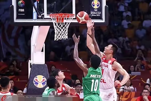 广州队碾压辽宁队,易建联高光表现 广州队碾压辽宁队,易建联高光表现