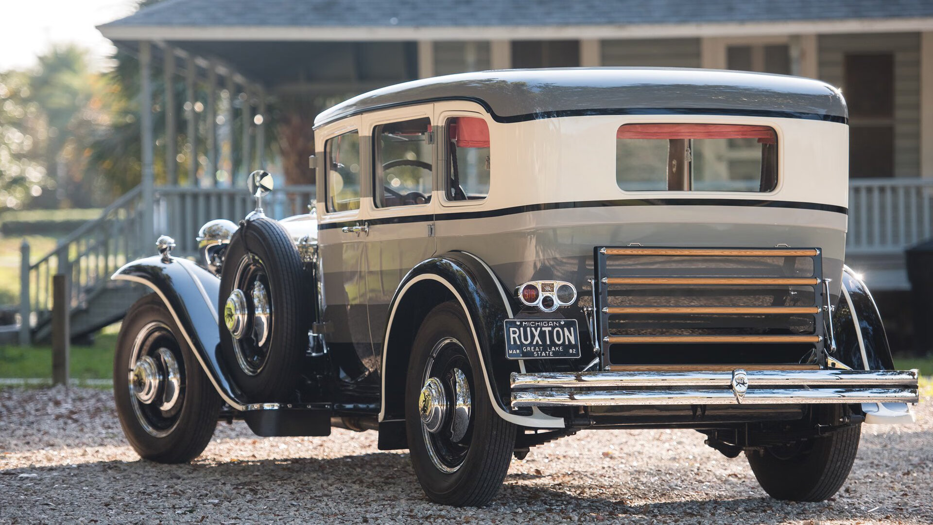 在飞翔与高原之间，篮球宇宙的两极叙事